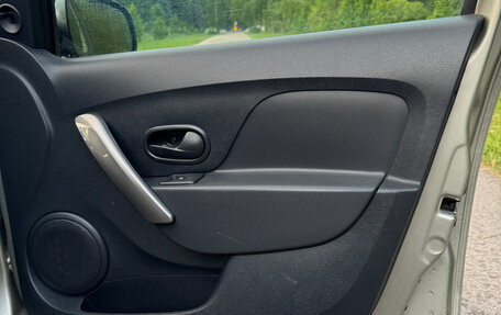 Renault Logan II, 2017 год, 730 000 рублей, 13 фотография
