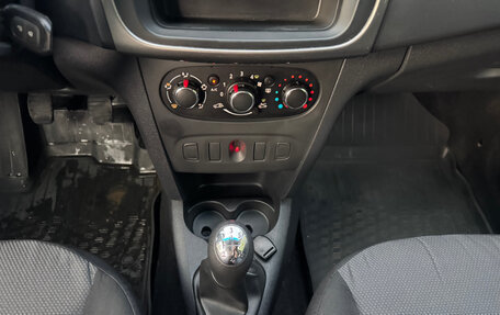 Renault Logan II, 2017 год, 730 000 рублей, 20 фотография