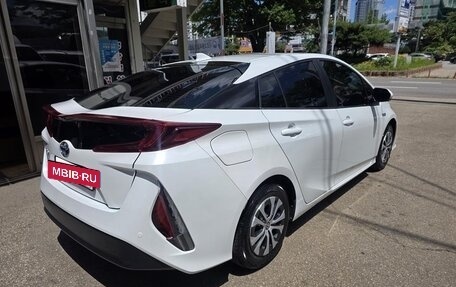 Toyota Prius IV XW50, 2022 год, 2 300 008 рублей, 4 фотография