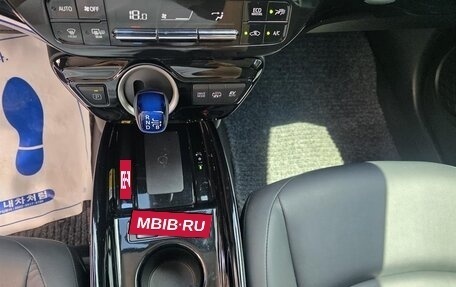 Toyota Prius IV XW50, 2022 год, 2 300 008 рублей, 13 фотография