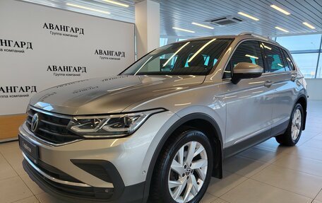 Volkswagen Tiguan II, 2021 год, 1 999 000 рублей, 1 фотография