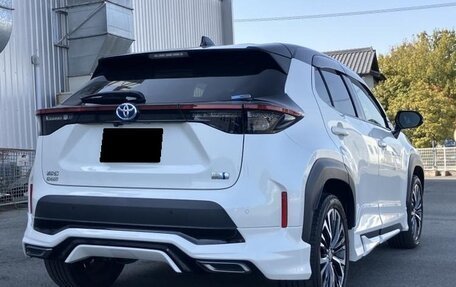 Toyota Yaris Cross, 2023 год, 1 314 000 рублей, 3 фотография