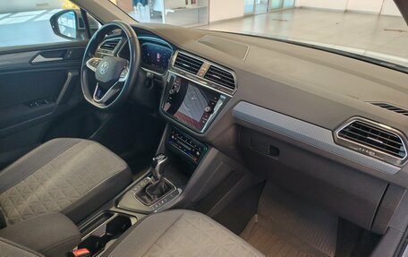 Volkswagen Tiguan II, 2021 год, 1 999 000 рублей, 7 фотография
