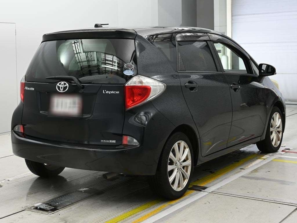 Toyota Ractis II, 2010 год, 910 000 рублей, 2 фотография