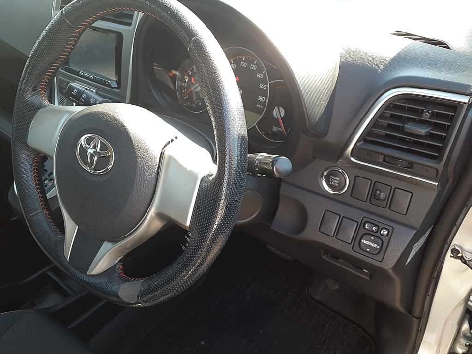 Toyota Ractis II, 2010 год, 1 018 000 рублей, 9 фотография