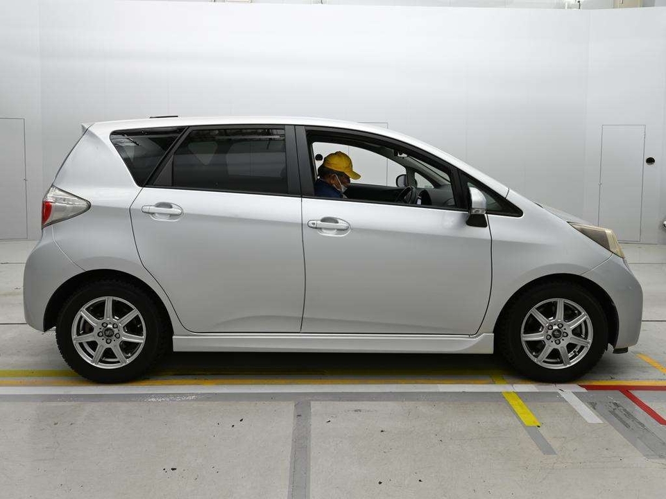 Toyota Ractis II, 2010 год, 1 018 000 рублей, 3 фотография