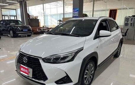 Toyota Yaris XP150 рестайлинг, 2023 год, 1 300 000 рублей, 1 фотография