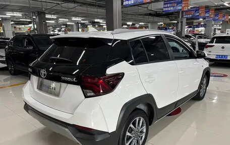 Toyota Yaris XP150 рестайлинг, 2023 год, 1 300 000 рублей, 5 фотография