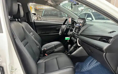 Toyota Yaris XP150 рестайлинг, 2023 год, 1 300 000 рублей, 10 фотография