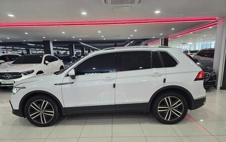 Volkswagen Tiguan, 2023 год, 3 795 000 рублей, 2 фотография
