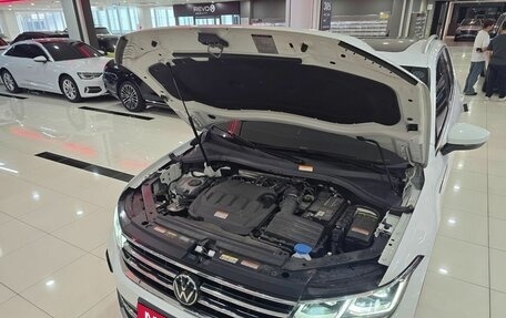 Volkswagen Tiguan, 2023 год, 3 795 000 рублей, 6 фотография