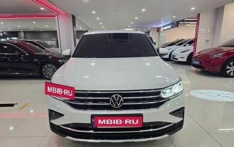 Volkswagen Tiguan, 2023 год, 3 795 000 рублей, 3 фотография