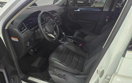 Volkswagen Tiguan, 2023 год, 3 795 000 рублей, 12 фотография