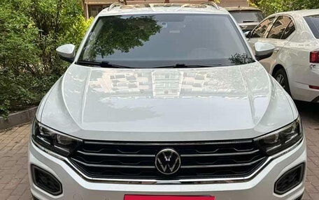 Volkswagen T-Roc I, 2022 год, 1 350 000 рублей, 2 фотография