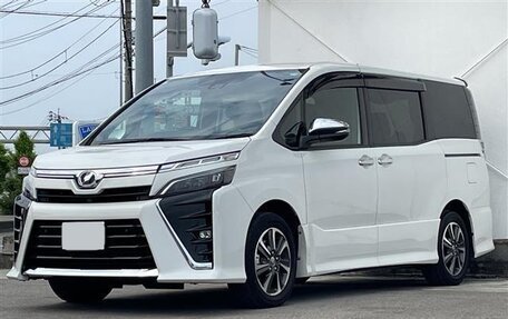Toyota Voxy III, 2021 год, 1 890 000 рублей, 1 фотография