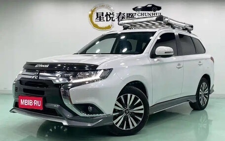 Mitsubishi Outlander III рестайлинг 3, 2022 год, 1 990 000 рублей, 1 фотография