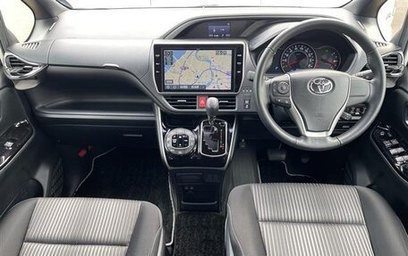 Toyota Voxy III, 2021 год, 1 890 000 рублей, 10 фотография