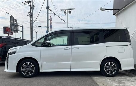 Toyota Voxy III, 2021 год, 1 890 000 рублей, 8 фотография