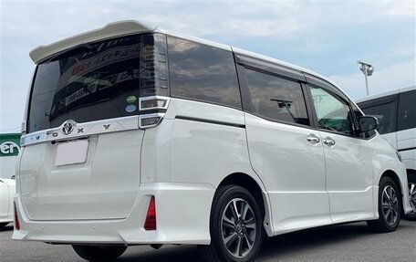 Toyota Voxy III, 2021 год, 1 890 000 рублей, 6 фотография