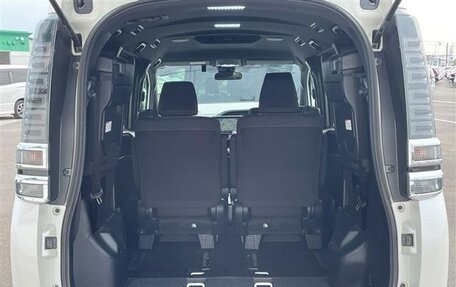 Toyota Voxy III, 2021 год, 1 890 000 рублей, 21 фотография