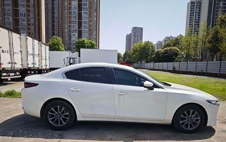 Mazda 3, 2022 год, 1 250 000 рублей, 4 фотография