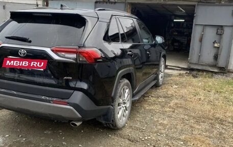 Toyota RAV4, 2020 год, 3 300 000 рублей, 2 фотография