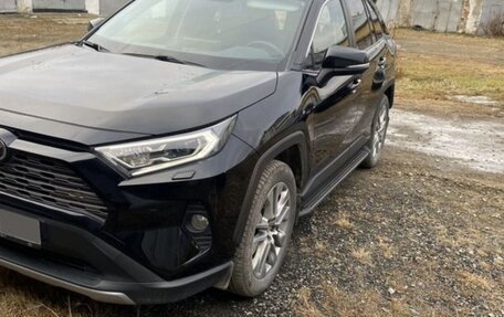 Toyota RAV4, 2020 год, 3 300 000 рублей, 6 фотография