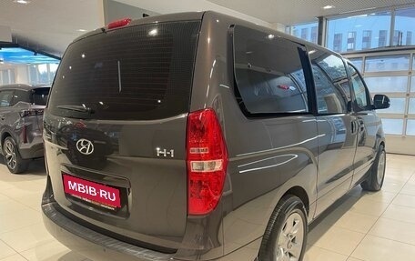 Hyundai H-1 II рестайлинг, 2019 год, 2 599 000 рублей, 23 фотография