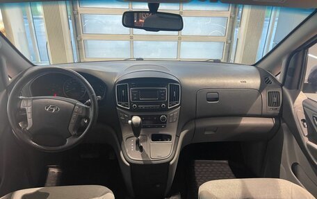 Hyundai H-1 II рестайлинг, 2019 год, 2 599 000 рублей, 27 фотография