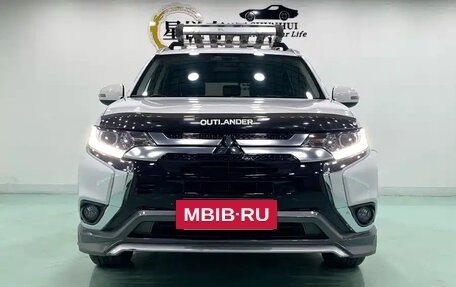 Mitsubishi Outlander III рестайлинг 3, 2022 год, 1 990 000 рублей, 2 фотография