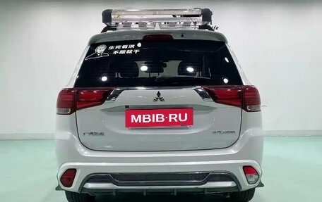 Mitsubishi Outlander III рестайлинг 3, 2022 год, 1 990 000 рублей, 7 фотография