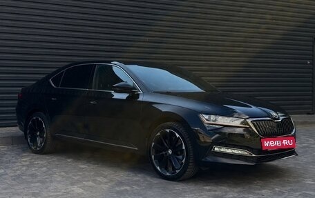 Skoda Superb III рестайлинг, 2021 год, 1 950 000 рублей, 2 фотография