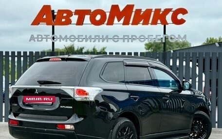 Mitsubishi Outlander III рестайлинг 3, 2013 год, 1 390 000 рублей, 4 фотография