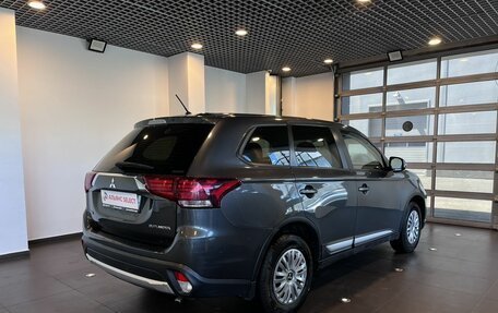Mitsubishi Outlander III рестайлинг 3, 2016 год, 2 030 000 рублей, 3 фотография
