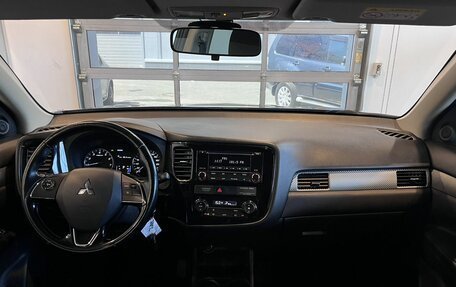 Mitsubishi Outlander III рестайлинг 3, 2016 год, 2 030 000 рублей, 9 фотография