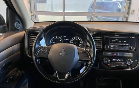 Mitsubishi Outlander III рестайлинг 3, 2016 год, 2 030 000 рублей, 10 фотография