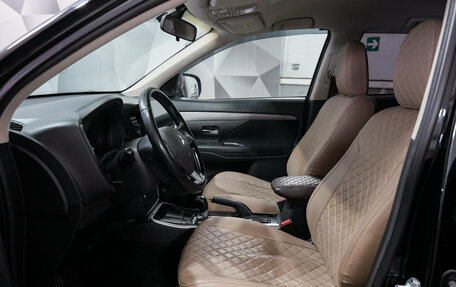 Mitsubishi Outlander III рестайлинг 3, 2018 год, 1 921 000 рублей, 10 фотография