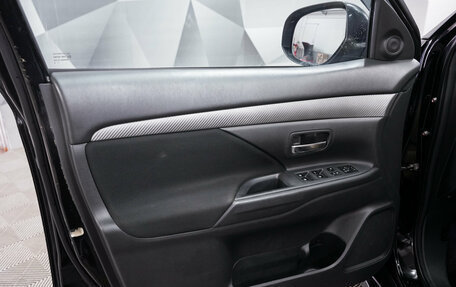 Mitsubishi Outlander III рестайлинг 3, 2018 год, 1 921 000 рублей, 16 фотография