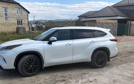Toyota Highlander, 2023 год, 3 100 000 рублей, 3 фотография