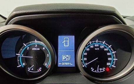 Toyota Land Cruiser Prado 150 рестайлинг 2, 2010 год, 2 399 000 рублей, 12 фотография