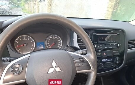 Mitsubishi Outlander III рестайлинг 3, 2014 год, 1 100 000 рублей, 5 фотография