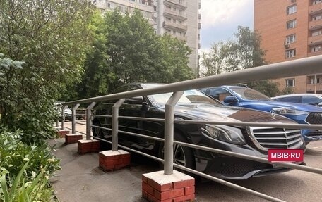 Mercedes-Benz E-Класс, 2020 год, 3 650 000 рублей, 4 фотография