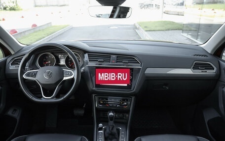 Volkswagen Tiguan II, 2021 год, 2 599 000 рублей, 13 фотография