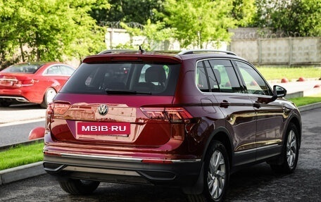 Volkswagen Tiguan II, 2021 год, 2 599 000 рублей, 7 фотография