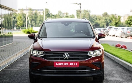 Volkswagen Tiguan II, 2021 год, 2 599 000 рублей, 4 фотография