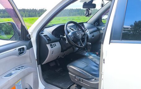 Mitsubishi Pajero Sport II рестайлинг, 2013 год, 1 720 000 рублей, 17 фотография