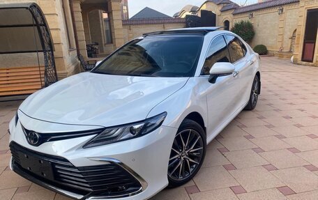 Toyota Camry, 2023 год, 3 700 000 рублей, 2 фотография