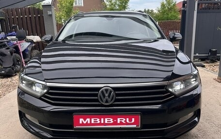 Volkswagen Passat B8 рестайлинг, 2019 год, 1 600 000 рублей, 2 фотография