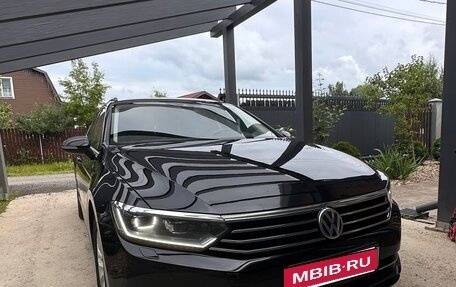 Volkswagen Passat B8 рестайлинг, 2019 год, 1 600 000 рублей, 3 фотография