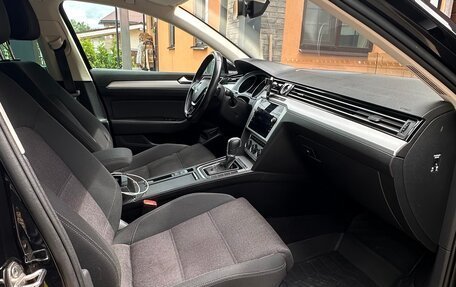 Volkswagen Passat B8 рестайлинг, 2019 год, 1 600 000 рублей, 14 фотография